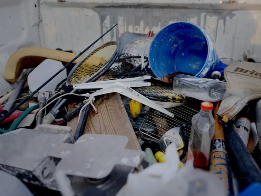 Camioneta con suministros de trabajo