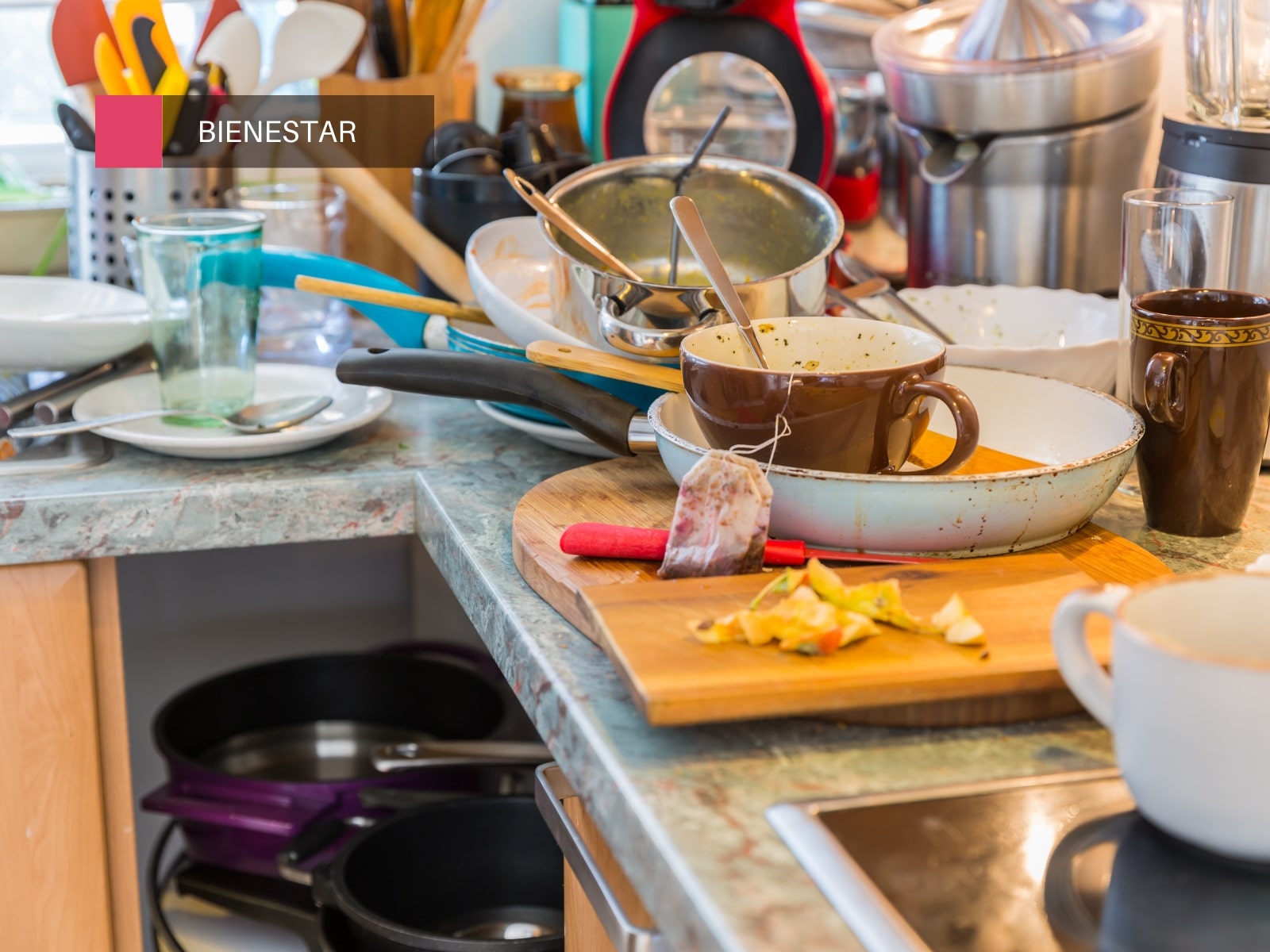 Cocina sucia y desordenada