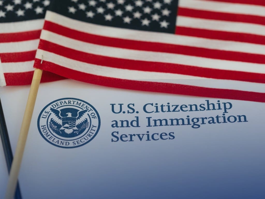 Imagen del sello de servicio de inmigración de los Estados Unidos.