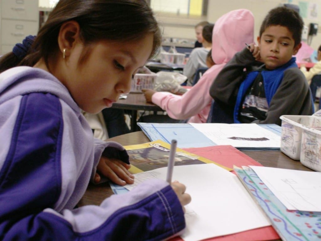 Una estudiante no identificada de la escuela Crockett Elementary en Grand Prairie